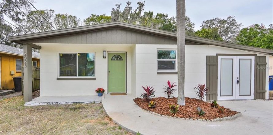 House in Clearwater, Florida 2 bedrooms, 93.27 sq.m. № 2388088