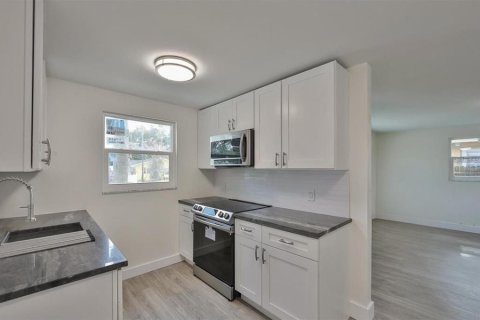 House in Clearwater, Florida 2 bedrooms, 93.27 sq.m. № 2388088 - photo 10