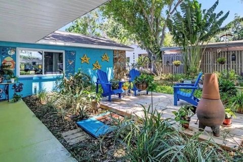 House in Saint Petersburg, Florida 3 bedrooms, 163.88 sq.m. № 2096106 - photo 2