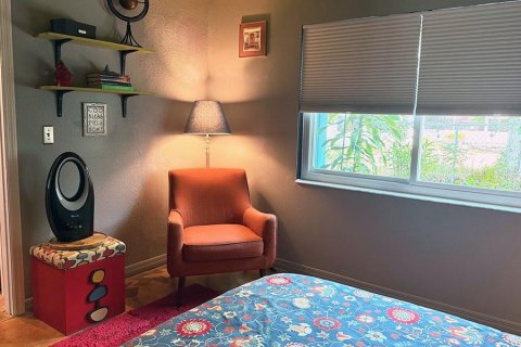 House in Saint Petersburg, Florida 3 bedrooms, 163.88 sq.m. № 2096106 - photo 18