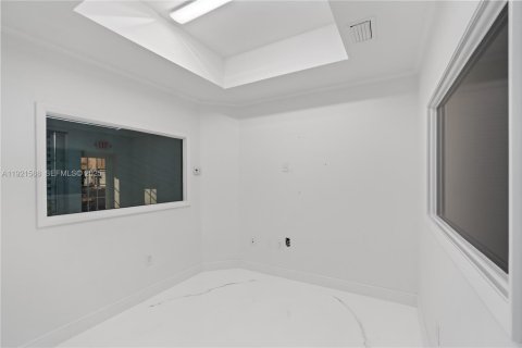 Immobilier commercial à vendre à Doral, Floride № 1976869 - photo 12