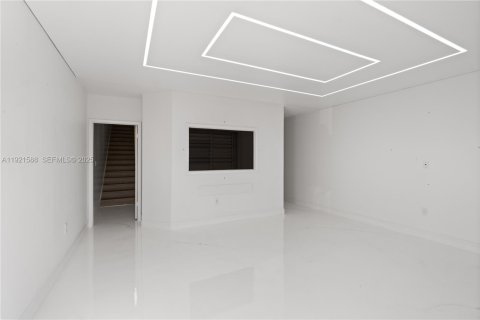 Immobilier commercial à vendre à Doral, Floride № 1976869 - photo 11