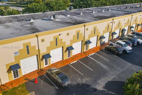 Immobilier commercial à vendre à Doral, Floride № 1976869 - photo 1