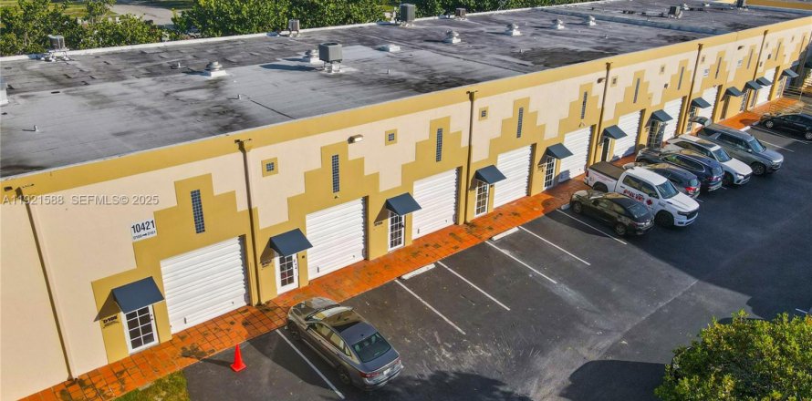 Immobilier commercial à Doral, Floride № 1976869