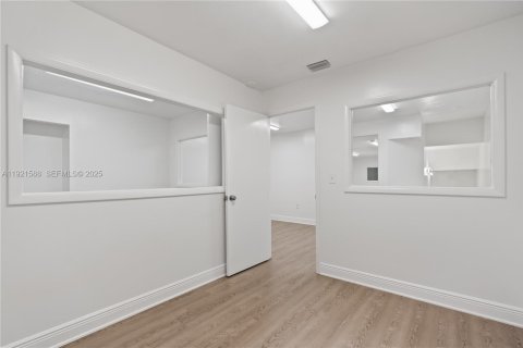 Immobilier commercial à vendre à Doral, Floride № 1976869 - photo 30