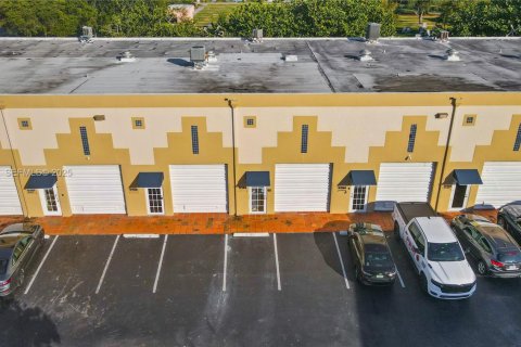 Immobilier commercial à vendre à Doral, Floride № 1976869 - photo 7