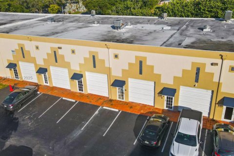 Immobilier commercial à vendre à Doral, Floride № 1976869 - photo 3