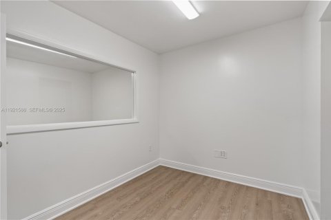 Immobilier commercial à vendre à Doral, Floride № 1976869 - photo 21