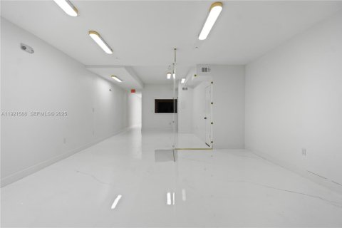 Immobilier commercial à vendre à Doral, Floride № 1976869 - photo 23