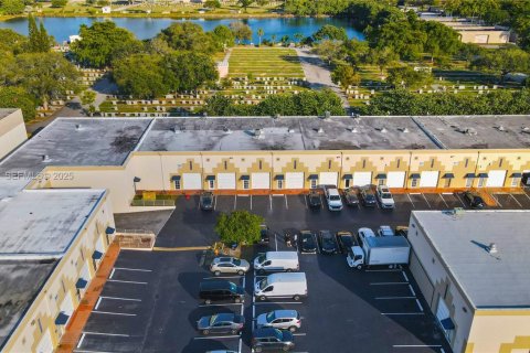 Immobilier commercial à vendre à Doral, Floride № 1976869 - photo 4