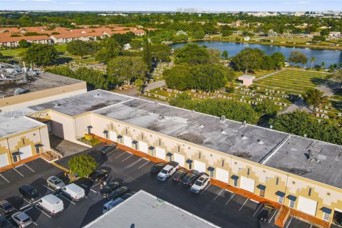 Immobilier commercial à vendre à Doral, Floride № 1976869 - photo 6