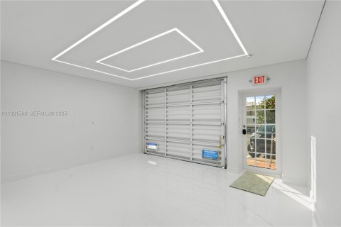 Immobilier commercial à vendre à Doral, Floride № 1976869 - photo 10