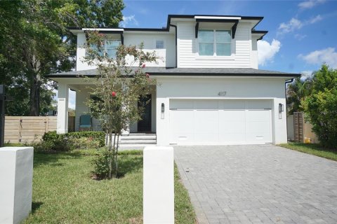 House in Tampa, Florida 4 bedrooms, 306.3 sq.m. № 2371799