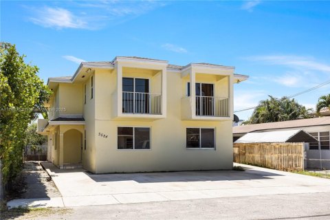 Commercial property in Miami, Florida 404.12 sq.m. № 2036398 - photo 3