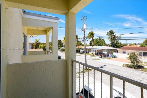 Commercial property in Miami, Florida 404.12 sq.m. № 2036398 - photo 15