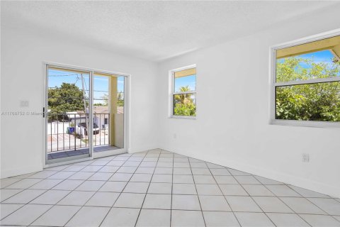 Commercial property in Miami, Florida 404.12 sq.m. № 2036398 - photo 12