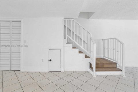 Commercial property in Miami, Florida 404.12 sq.m. № 2036398 - photo 10