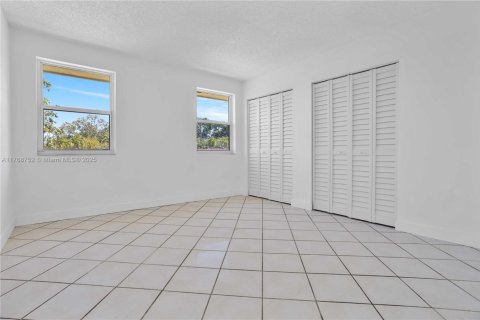 Commercial property in Miami, Florida 404.12 sq.m. № 2036398 - photo 22