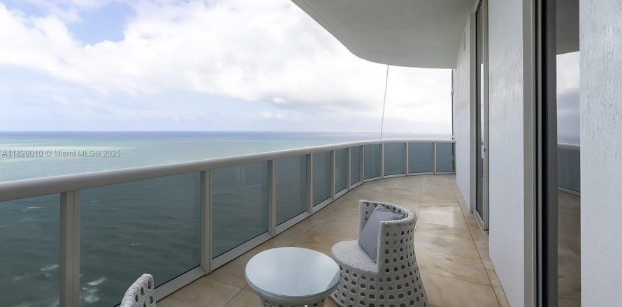 Condo à Sunny Isles Beach, Floride, 3 chambres № 1794608