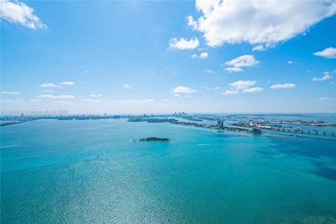 Condominio en venta en Miami, Florida, 5 dormitorios, 634.89 m2 № 2012690 - foto 8
