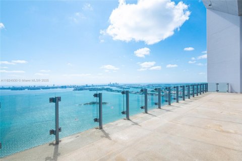 Condominio en venta en Miami, Florida, 5 dormitorios, 634.89 m2 № 2012690 - foto 2