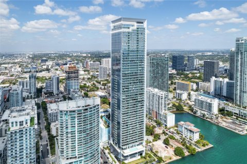 Condominio en venta en Miami, Florida, 5 dormitorios, 634.89 m2 № 2012690 - foto 3