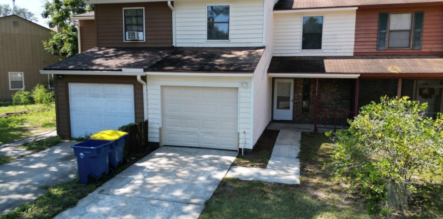 House in Jacksonville, Florida 3 bedrooms, 130.43 sq.m. № 772621