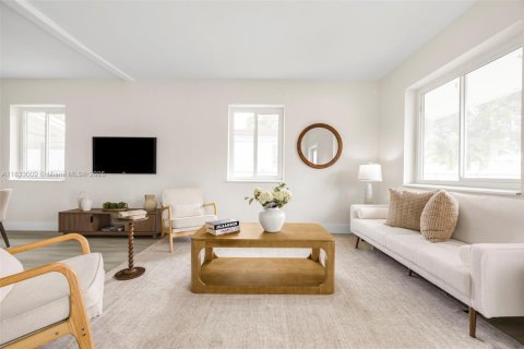 House in Miami, Florida 3 bedrooms, 123.93 sq.m. № 1814293 - photo 3