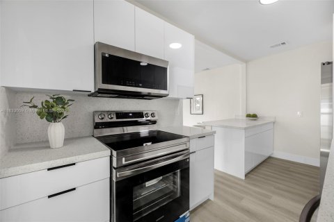 House in Miami, Florida 3 bedrooms, 123.93 sq.m. № 1814293 - photo 17