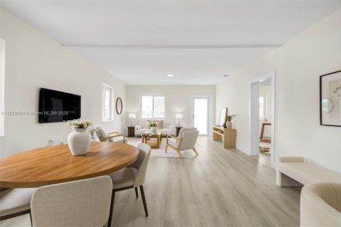 House in Miami, Florida 3 bedrooms, 123.93 sq.m. № 1814293 - photo 10