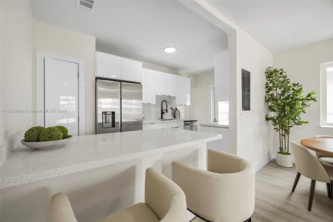 House in Miami, Florida 3 bedrooms, 123.93 sq.m. № 1814293 - photo 12