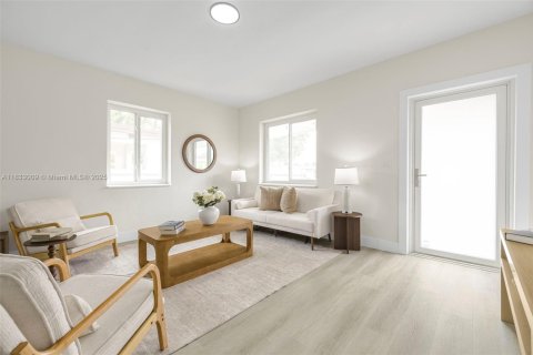 House in Miami, Florida 3 bedrooms, 123.93 sq.m. № 1814293 - photo 4