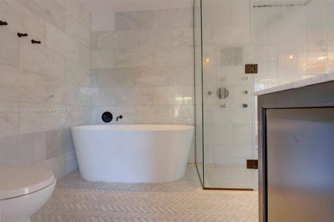 Villa ou maison à louer à Fort Lauderdale, Floride: 3 chambres, 190.17 m2 № 2017116 - photo 13