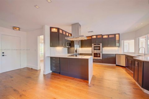 Villa ou maison à louer à Fort Lauderdale, Floride: 3 chambres, 190.17 m2 № 2017116 - photo 28