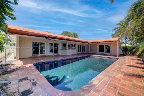 Villa ou maison à louer à Fort Lauderdale, Floride: 3 chambres, 190.17 m2 № 2017116 - photo 4