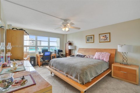 Condo in Pompano Beach, Florida, 2 bedrooms  № 2003014 - photo 20
