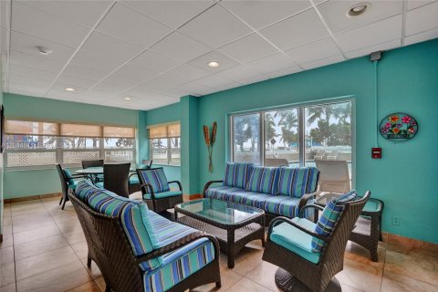 Condo in Pompano Beach, Florida, 2 bedrooms  № 2003014 - photo 10