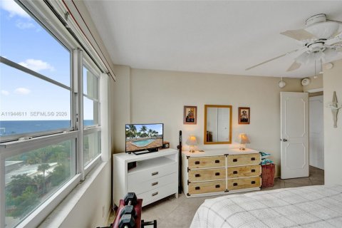 Condo in Pompano Beach, Florida, 2 bedrooms  № 2003014 - photo 28