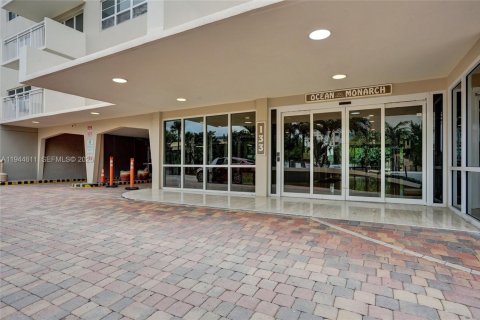 Condo in Pompano Beach, Florida, 2 bedrooms  № 2003014 - photo 3