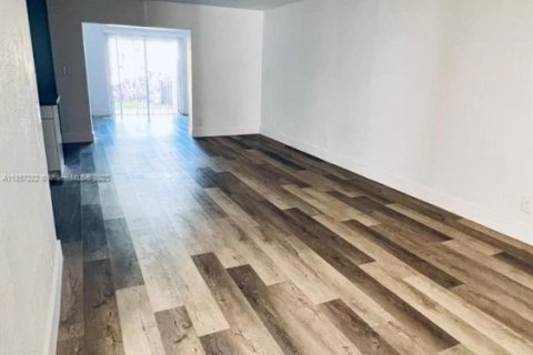 Adosado en venta en Sunrise, Florida, 4 dormitorios, 141.21 m2 № 1882555 - foto 18