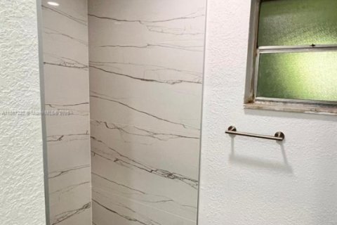 Adosado en venta en Sunrise, Florida, 4 dormitorios, 141.21 m2 № 1882555 - foto 11