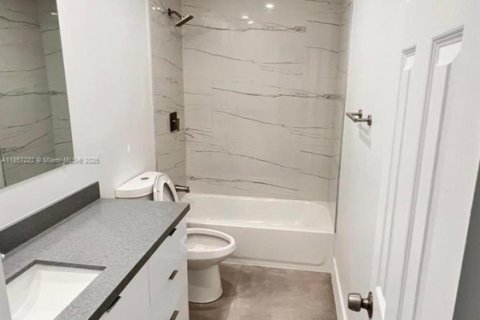 Adosado en venta en Sunrise, Florida, 4 dormitorios, 141.21 m2 № 1882555 - foto 13