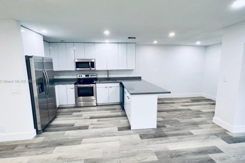 Adosado en venta en Sunrise, Florida, 4 dormitorios, 141.21 m2 № 1882555 - foto 1