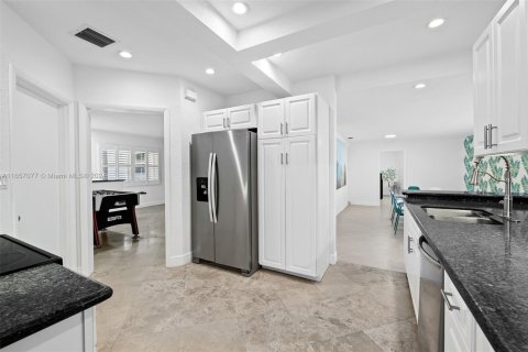 House in Fort Lauderdale, Florida 5 bedrooms, 244.43 sq.m. № 1863836 - photo 25