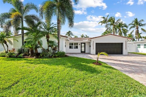 House in Fort Lauderdale, Florida 5 bedrooms, 244.43 sq.m. № 1863836 - photo 1