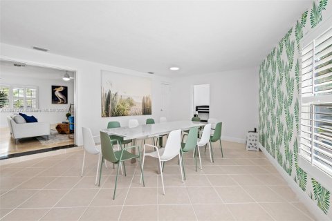 House in Fort Lauderdale, Florida 5 bedrooms, 244.43 sq.m. № 1863836 - photo 29