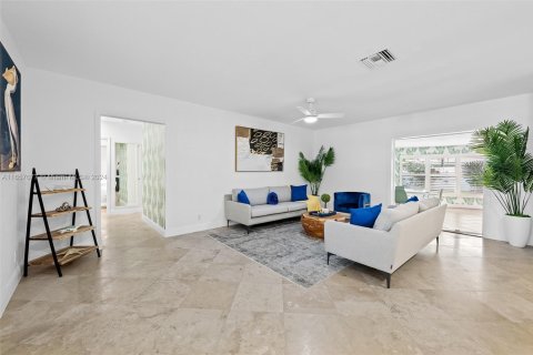 House in Fort Lauderdale, Florida 5 bedrooms, 244.43 sq.m. № 1863836 - photo 8
