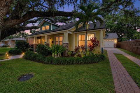 Casa en Tampa, Florida 4 dormitorios, 213.02 m2 № 2114072
