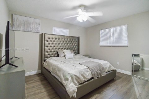 House in Homestead, Florida 4 bedrooms, 126.72 sq.m. № 2081303 - photo 25