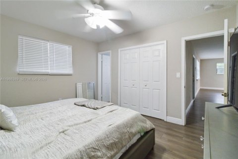 House in Homestead, Florida 4 bedrooms, 126.72 sq.m. № 2081303 - photo 26